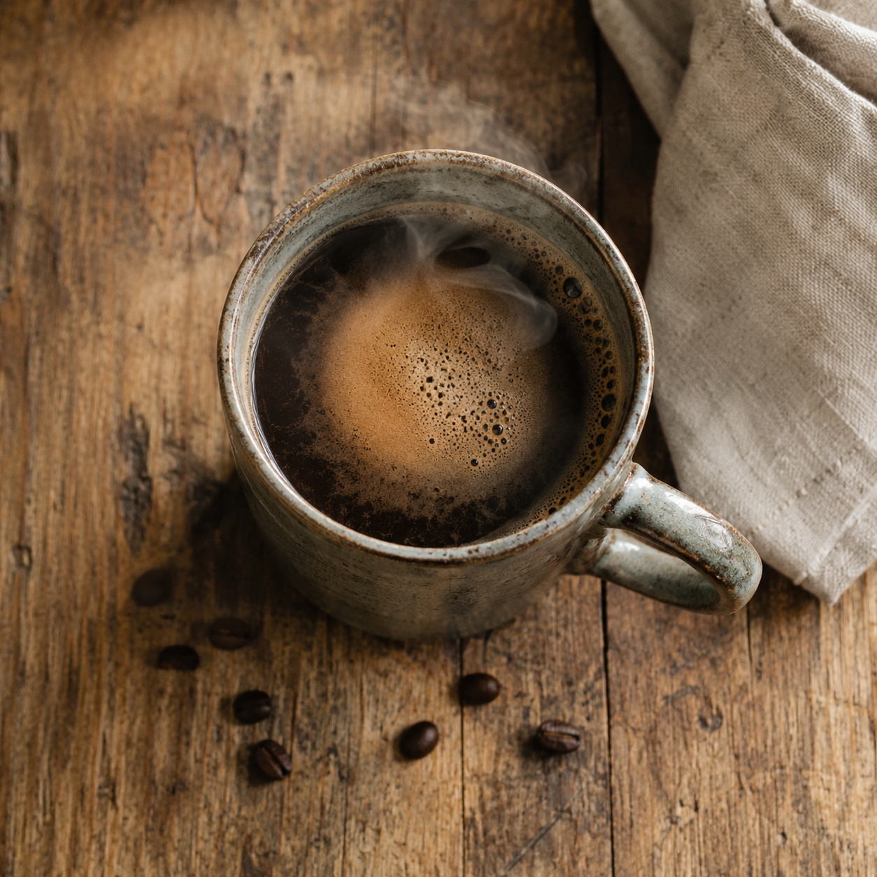 カップに注がれるコーヒー